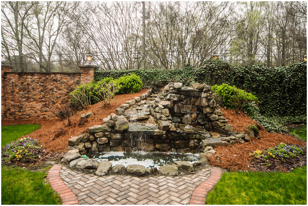 the carl house wedding venue in auburn georgia has an outdoor water fountain. Great as a photography backdrop 